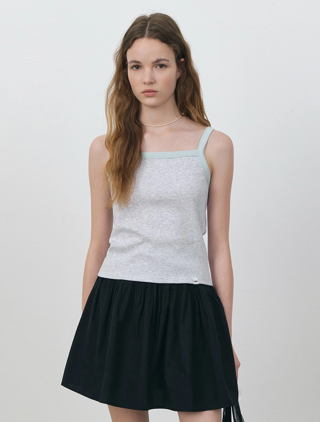 로에일 Fruit embroidery square neck tank top_Light gray 상품 이미지 1