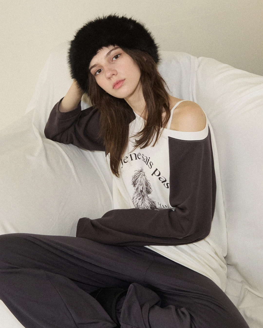 어다울 Touched dumb dumb reglan t shirt - charcoal 상품 이미지 2