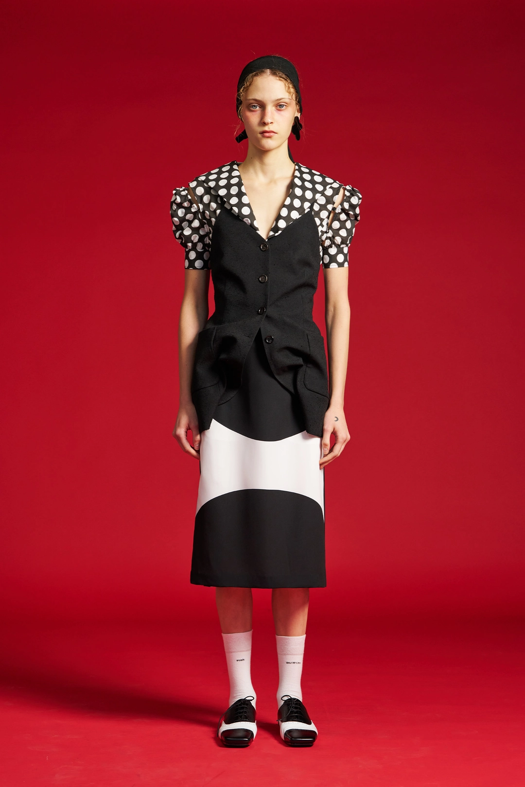 푸쉬버튼 SS26 WHITE DOT PLEATED-BACK PENCIL SKIRT 상품 이미지 2