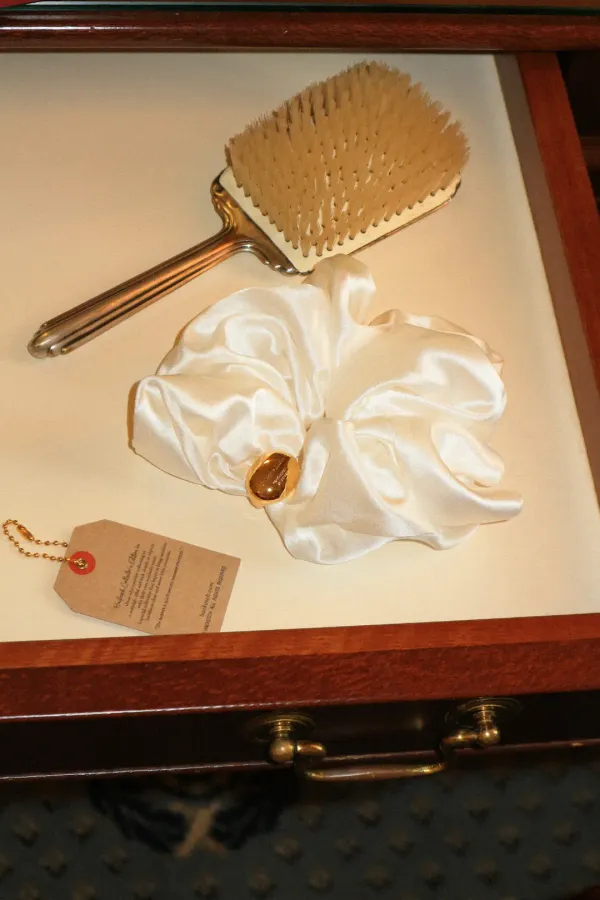 Silk Scrunchie_White Cream