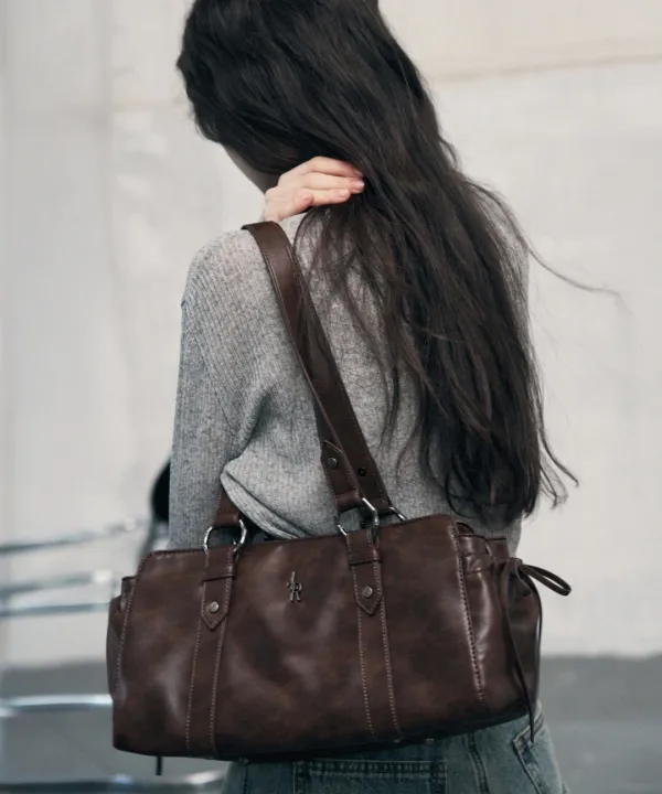 더플 레더 숄더백 [BROWN]