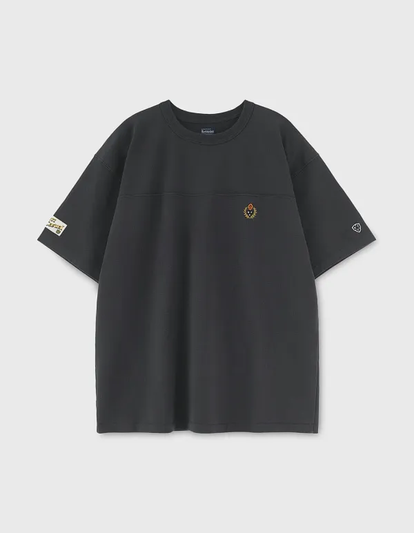 CREST WASHED 7.5S FOOTBALL T-SHIRT / Black