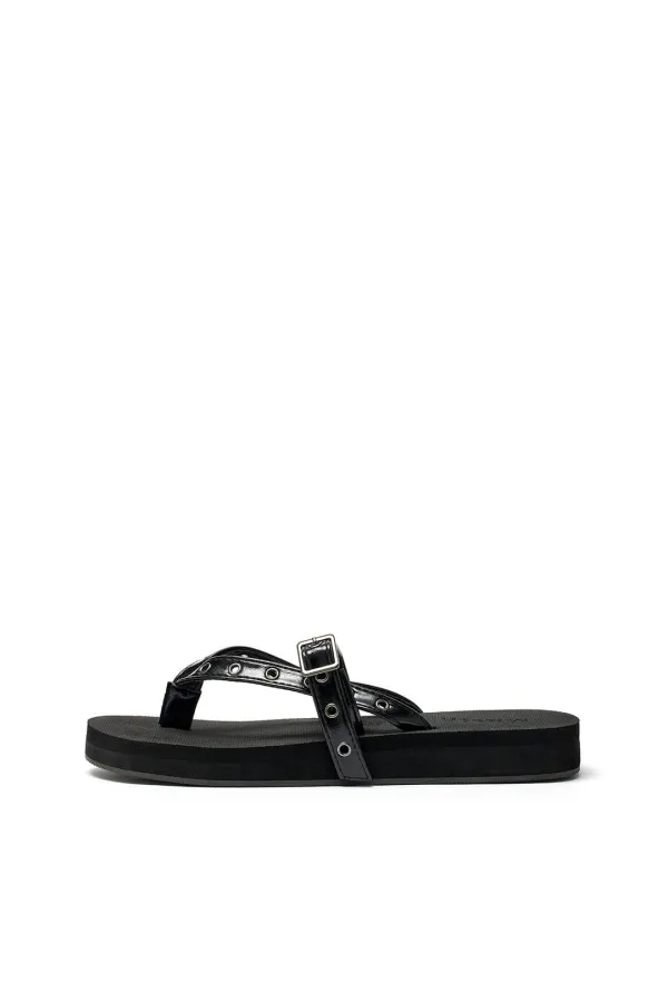 BUCKLE EYELET SLIPPERS IN BLACK