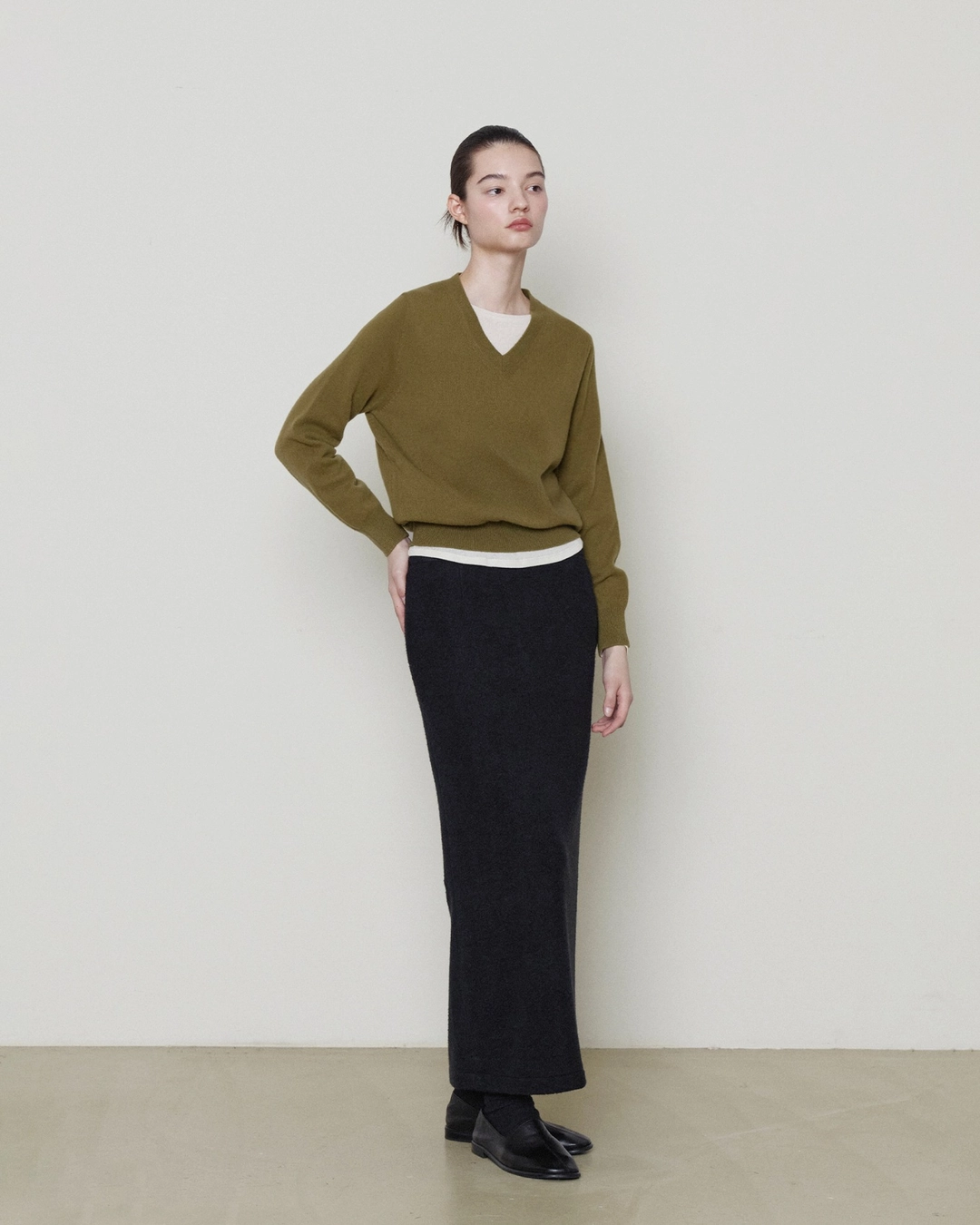 브라운야드 W Extra Super Fine V Neck Knit, Olive 상품 이미지 2