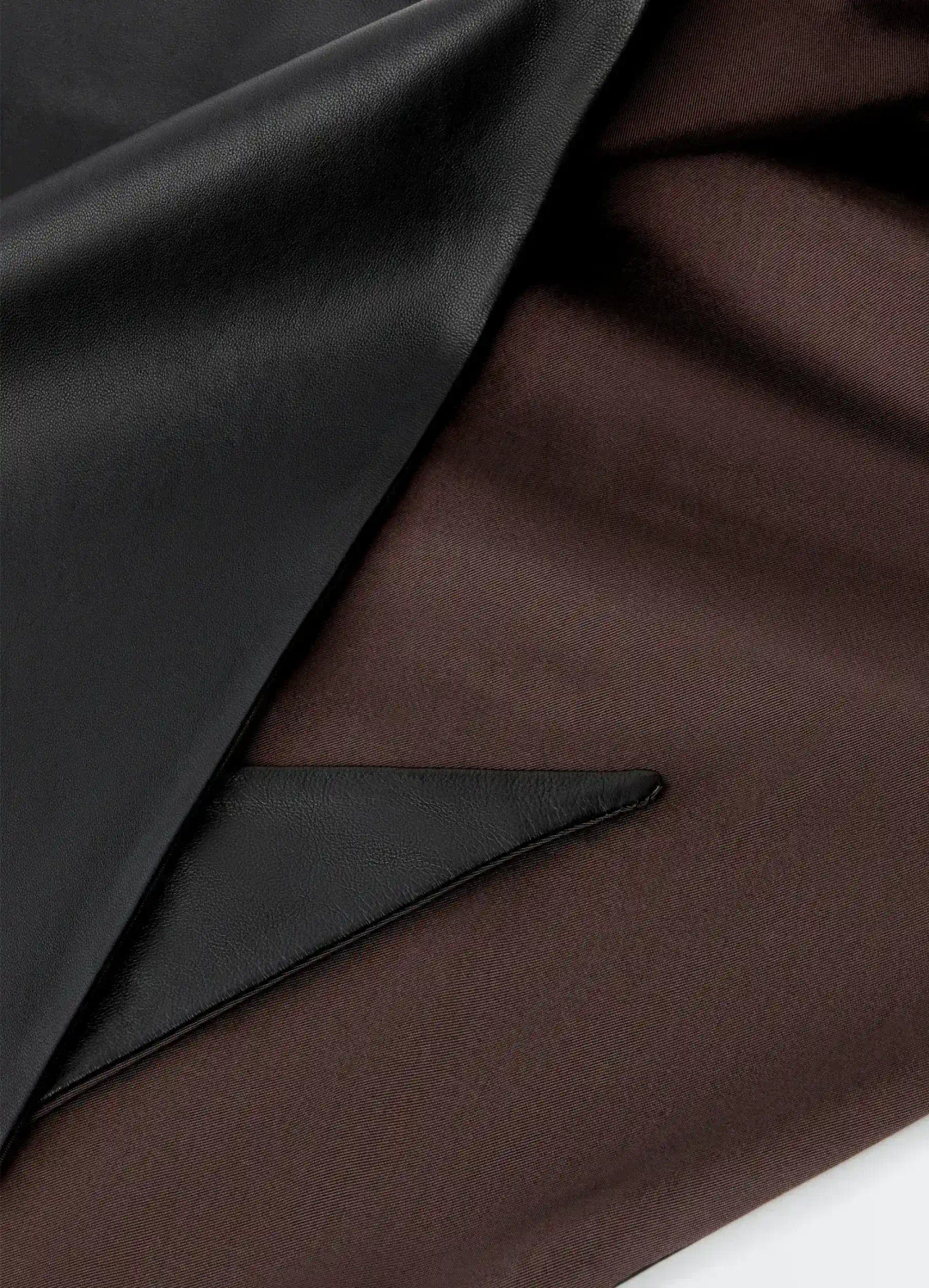 르메르 LARGE LEATHER TRIANGLE SCARF 상품 이미지 3