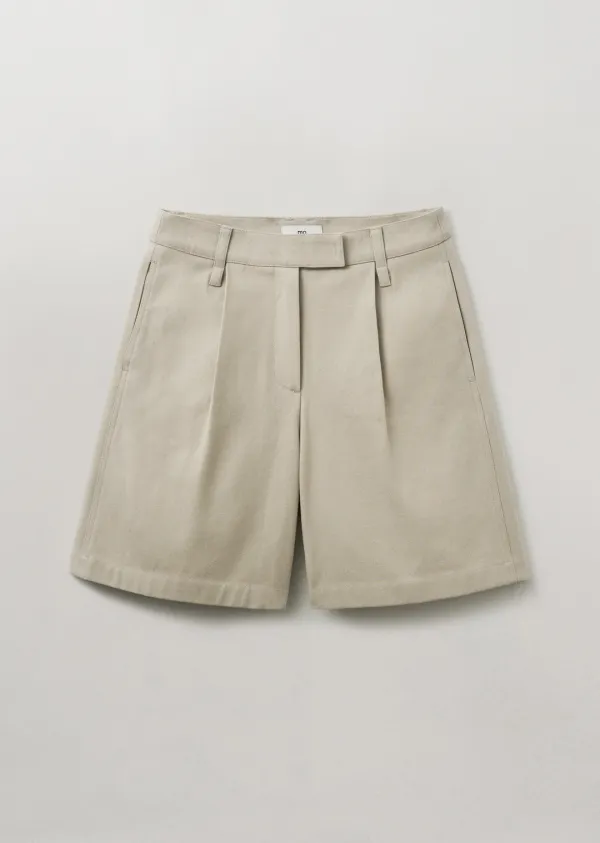 COTTON ONE-TUCK BERMUDA (natural green)