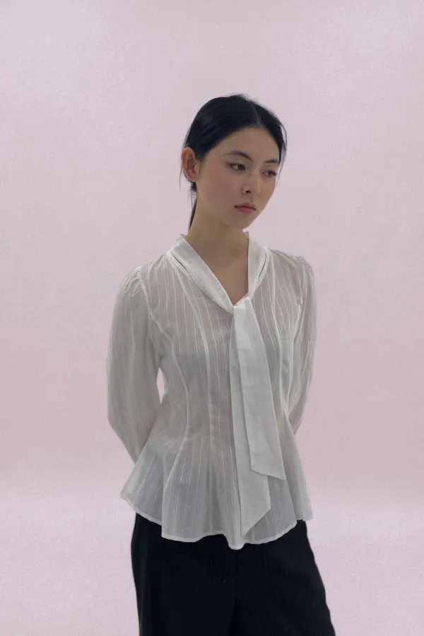 Nua blouse / White