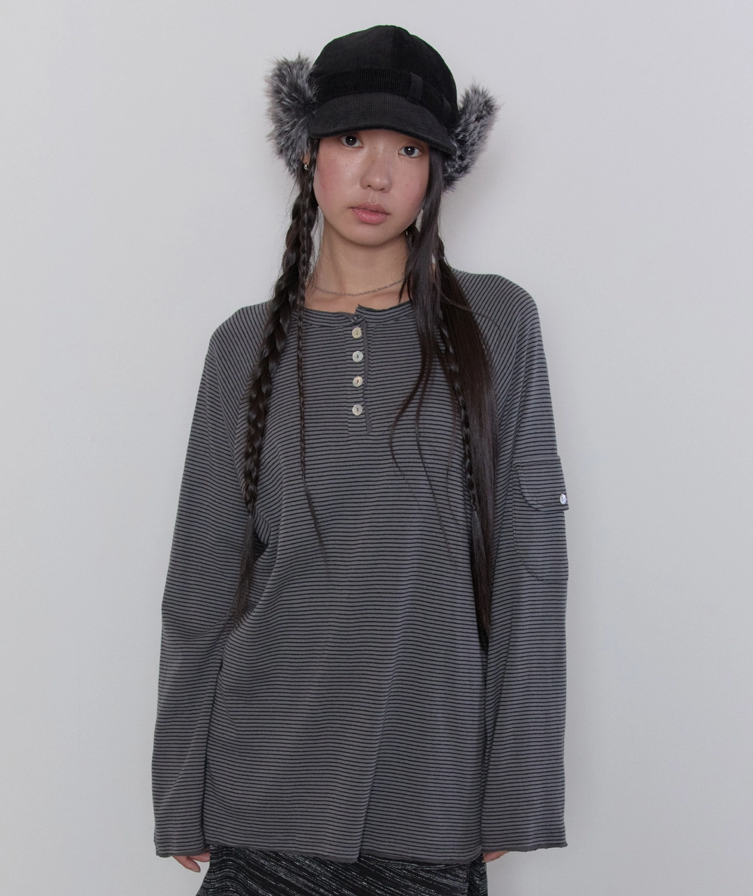 타입서비스 Raglan Henley Pocket Top [Black] 상품 이미지 1