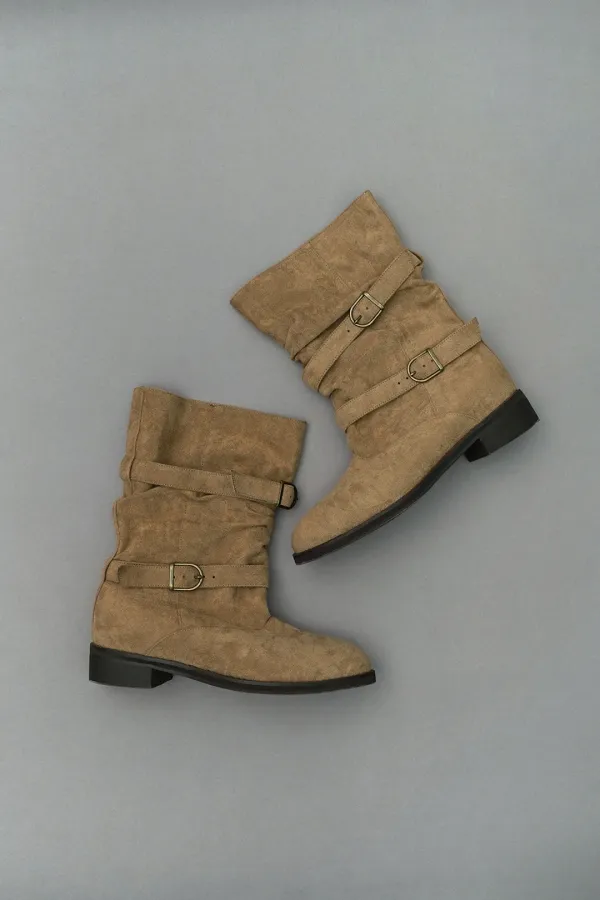 Suede buckle boots_beige