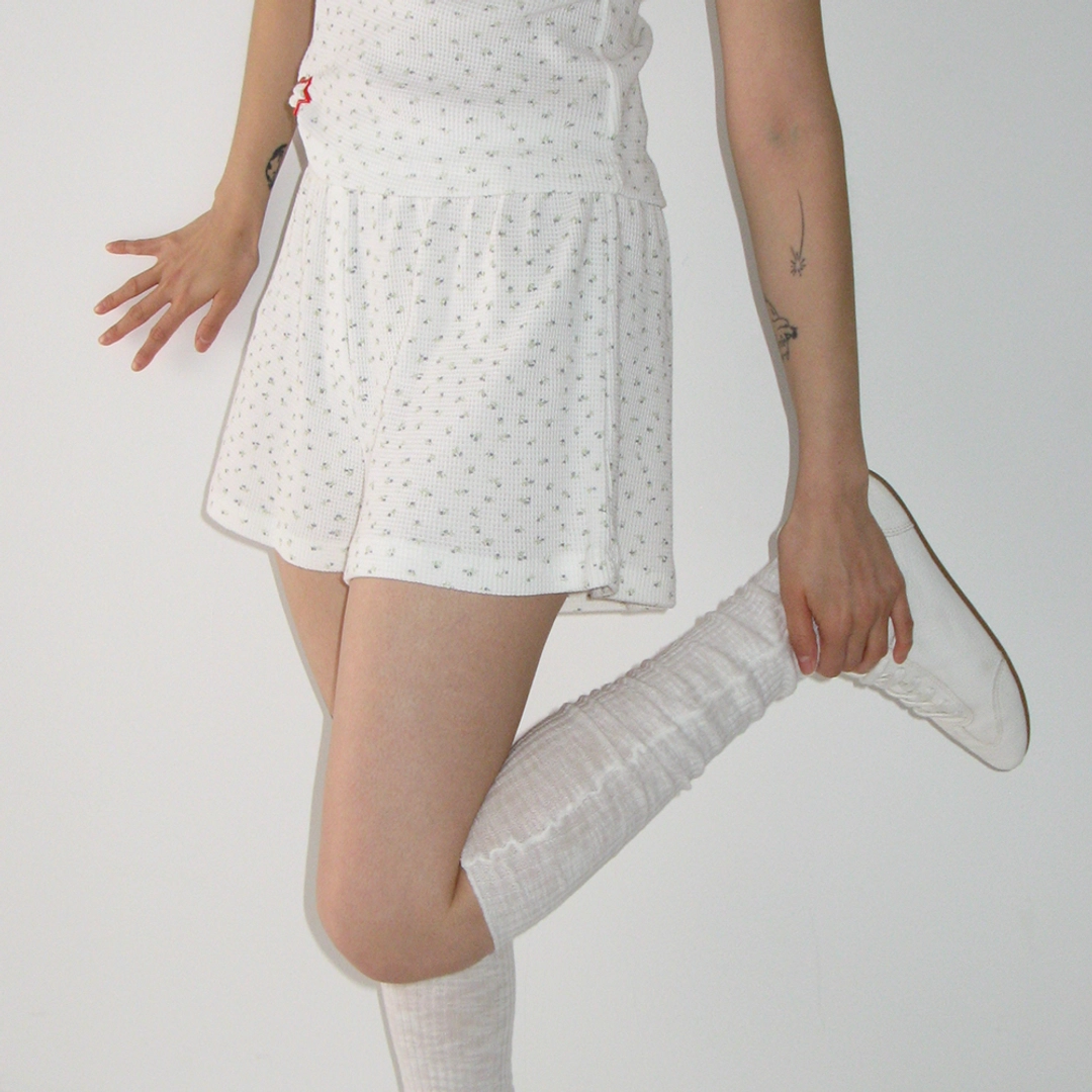 론론 WALFFLE FLORAL SHORT PANTS WHITE 상품 이미지 2