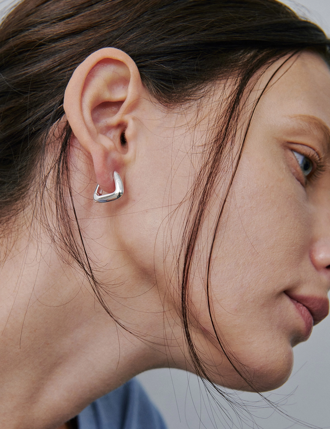 에뜨리브 Minimal Triangle Earrings 상품 이미지 2