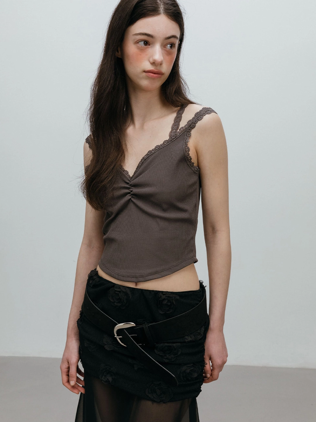 모이페어 DOUBLE LACE SLEEVELESS / CHARCOAL 상품 이미지 2