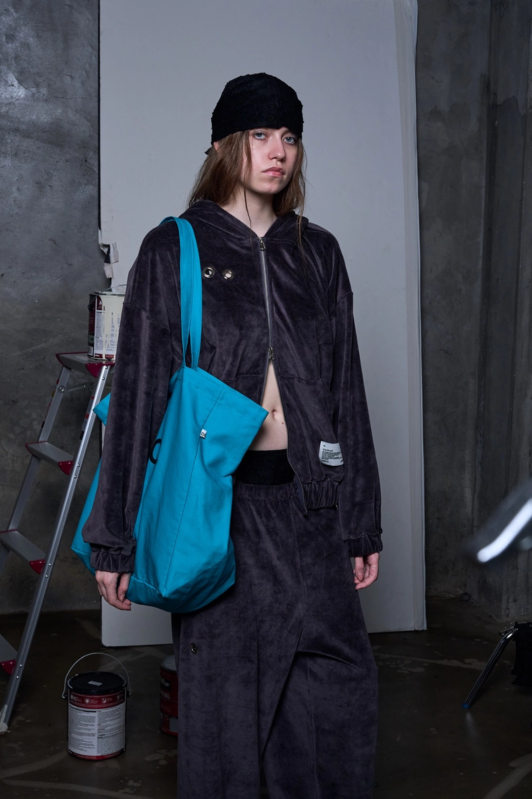뎁크 VELOUR ZIP-UP HOODIE - GRAY 상품 이미지 2