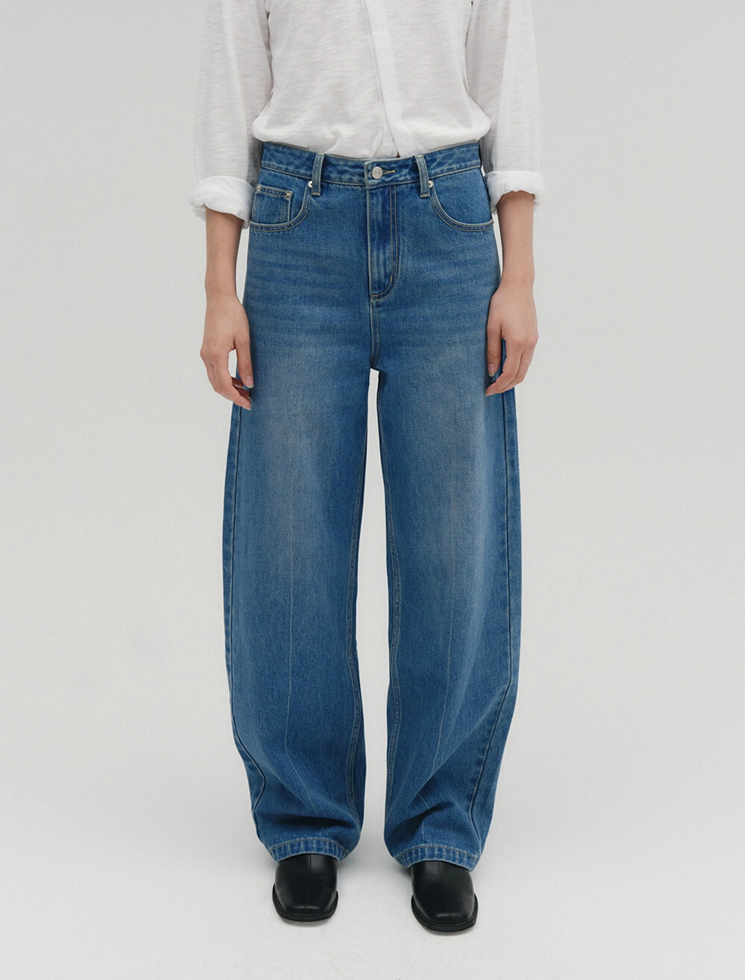 솔티페블 CURVED SILHOUETTE JEANS [BLUE] 상품 이미지 1