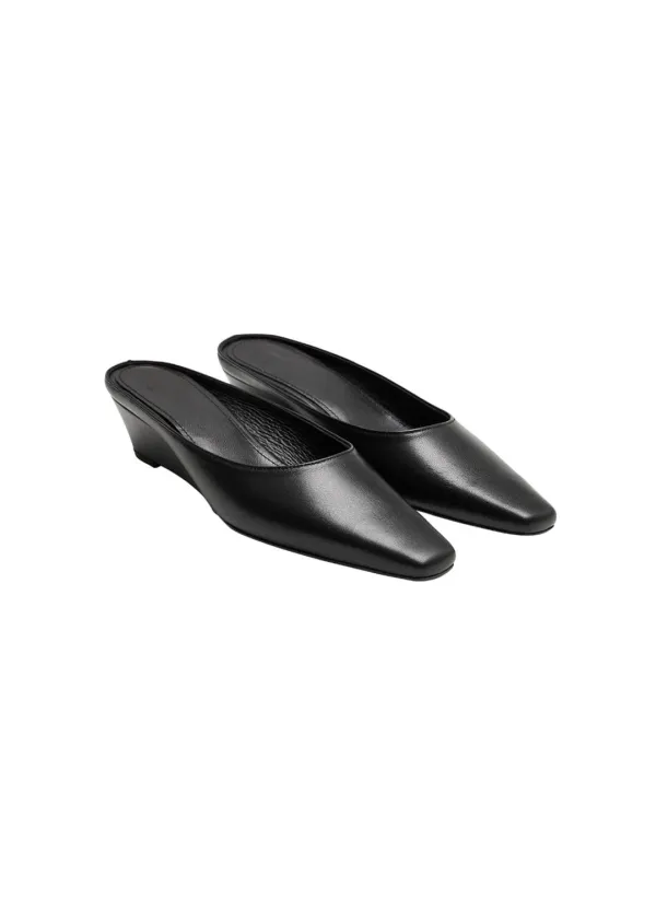 Lambskin Pointed Toe Heel, Black