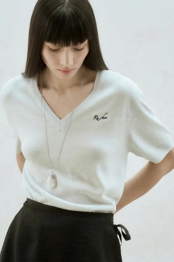 V NECK LOGO EMBROIDERED KNIT TOP SILVER