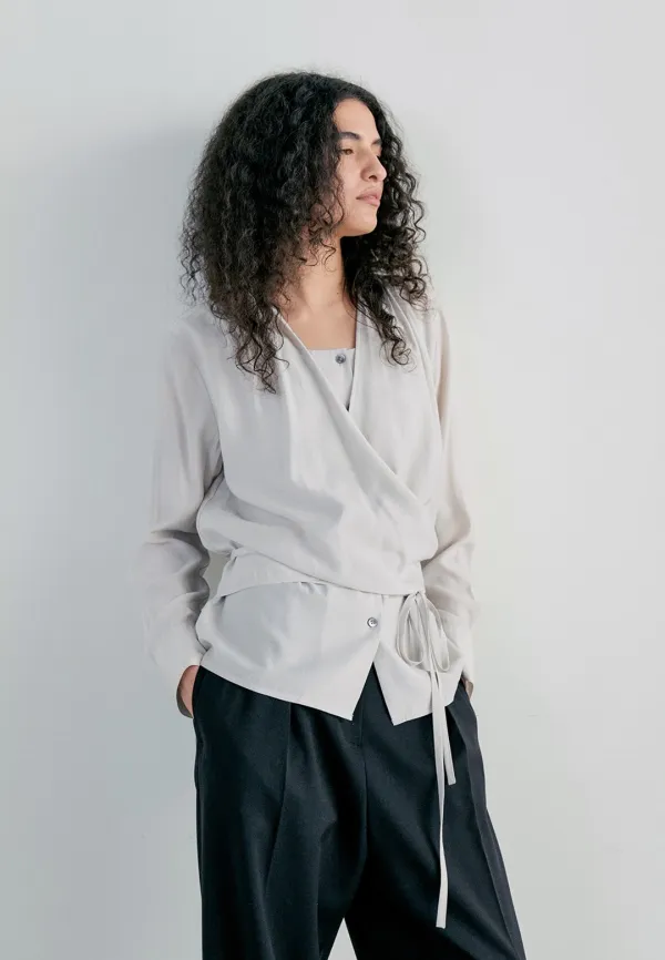 DOUBLE WRAP LAYERED BLOUSE - GRAY