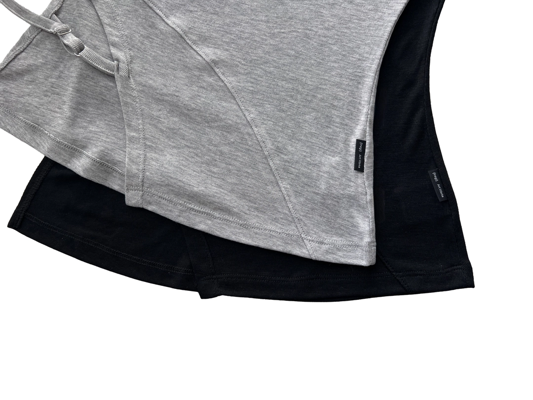 이네기 Buckle Strap Cut-Out Top (black) 상품 이미지 1