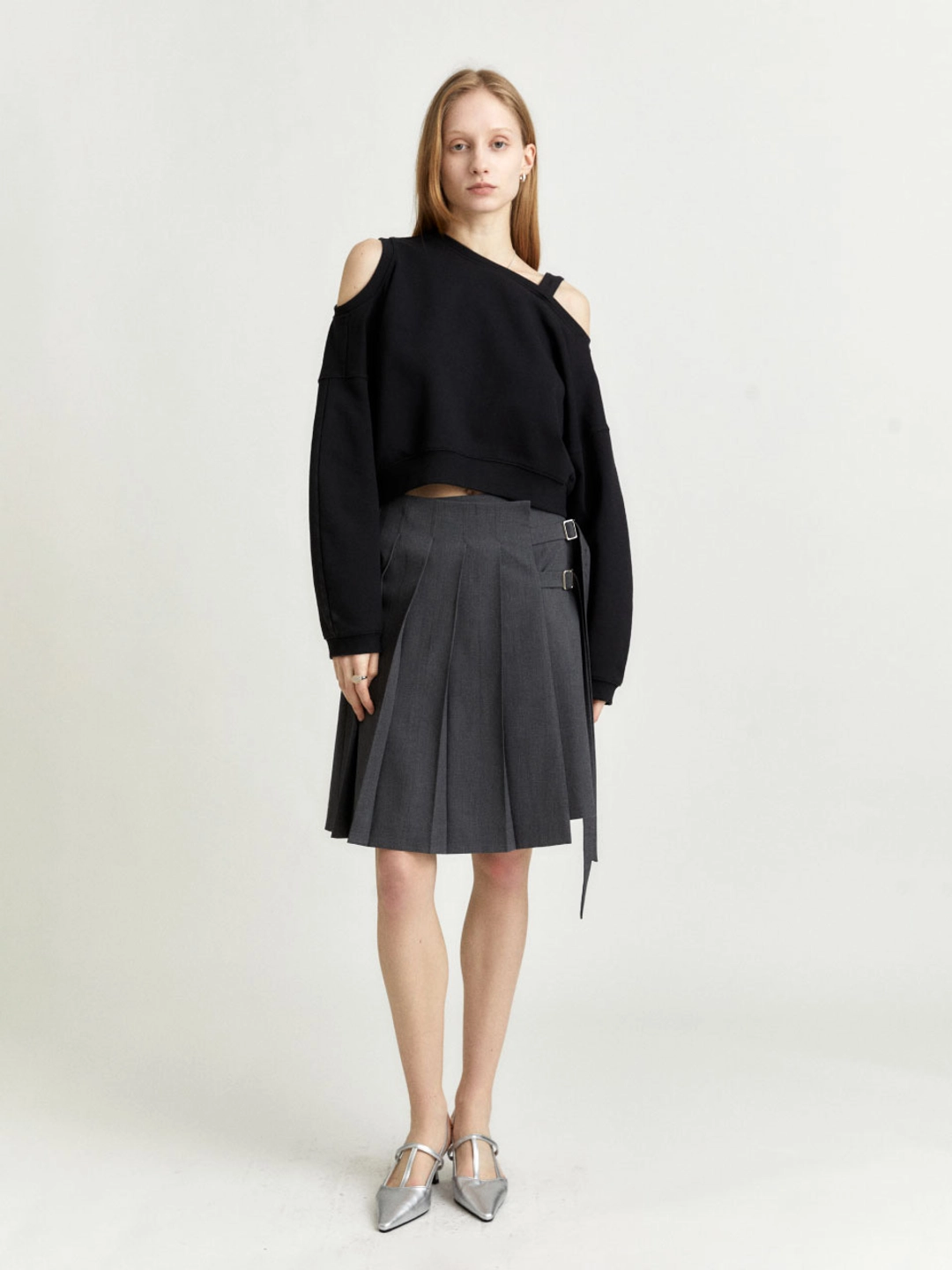 뮤제 [6th] LOURMEL Unbalanced Cut-Out Off-Shoulder Sweatshirt_Black 상품 이미지 3
