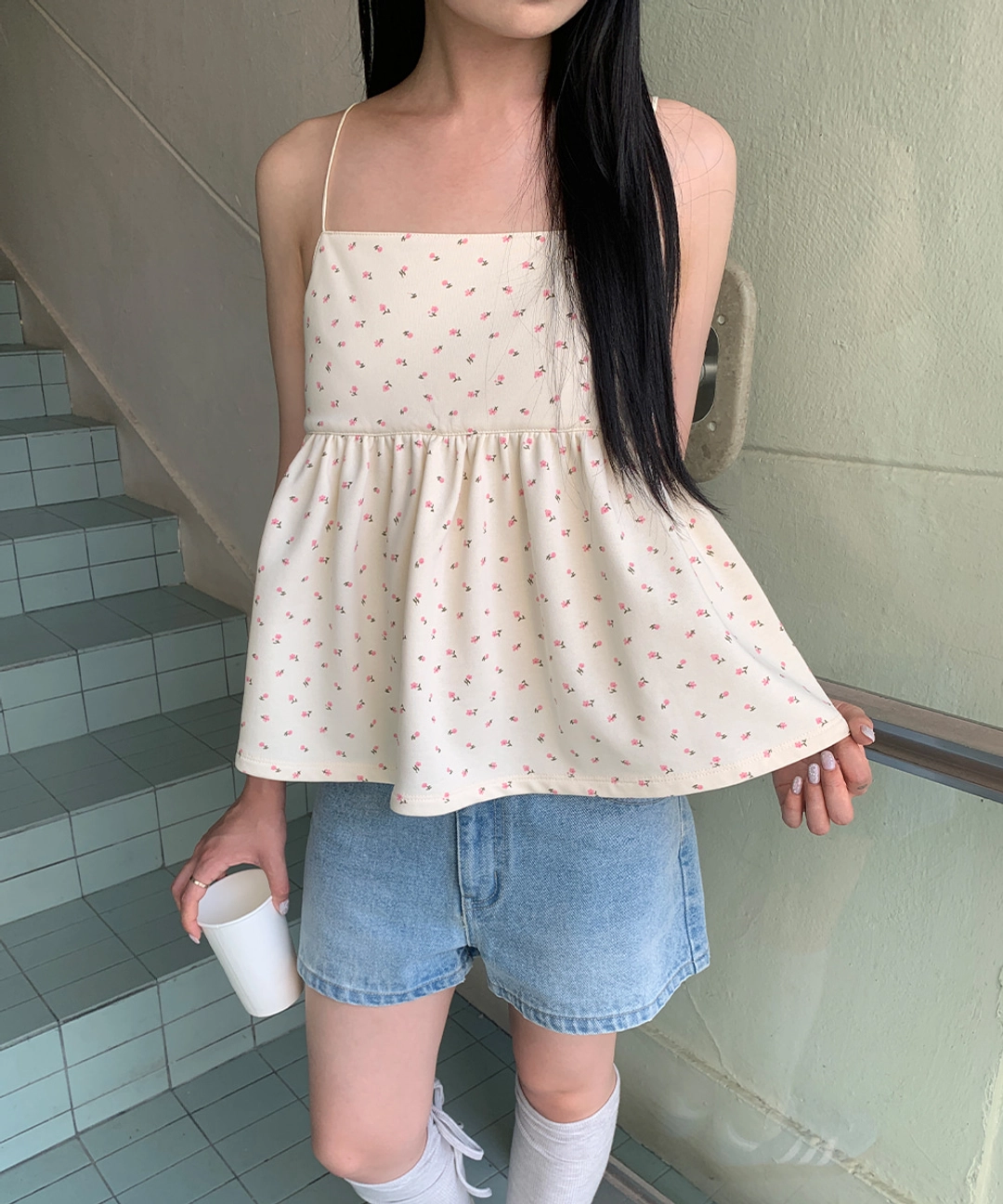 론론 FLORAL RIBBON GATHER SLEEVELESS CREAM 상품 이미지 1