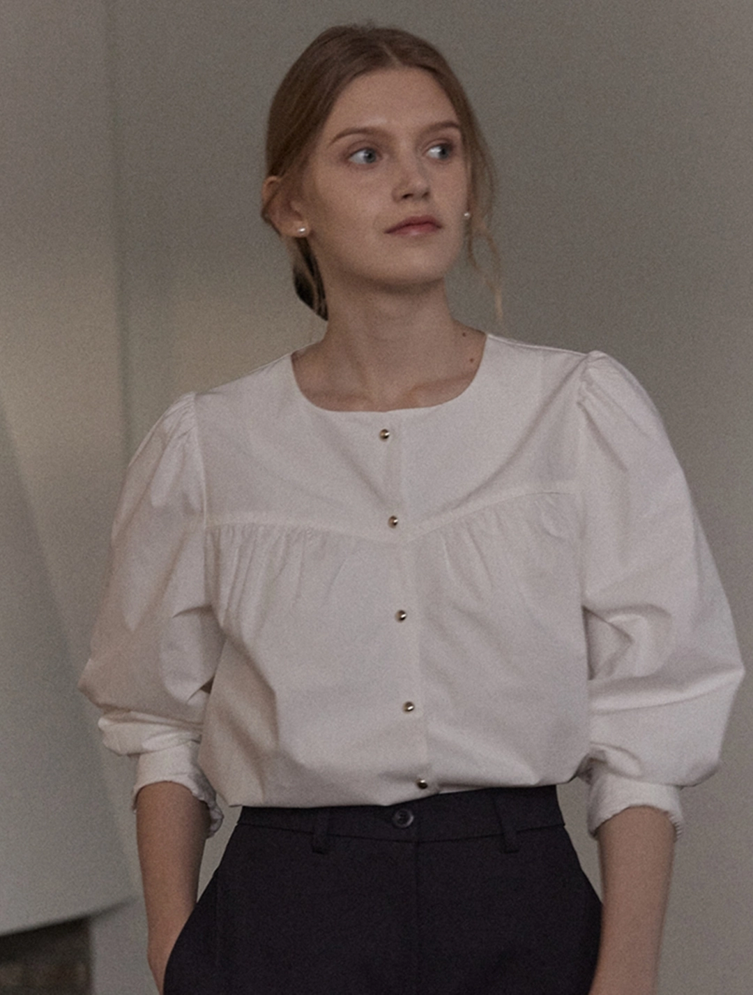 논로컬 Shirring Goldish Blouse - Off White 상품 이미지 2