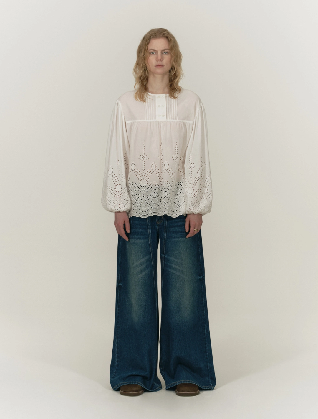 솔티페블 PUNCHING BALLOON BLOUSE [WHITE] 상품 이미지 2