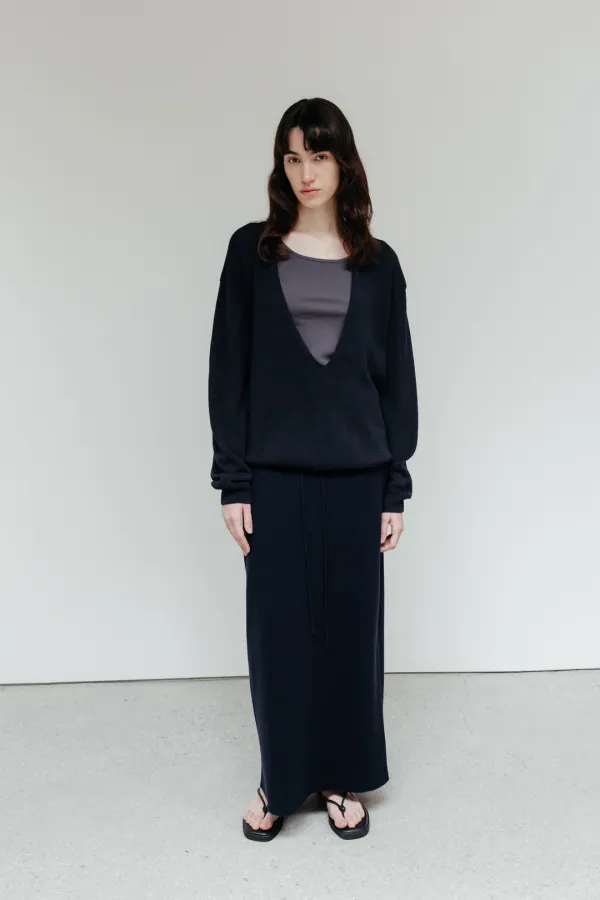 [6/9 예약배송] Hanji-Blend Deep V-Neck Pullover_Navy