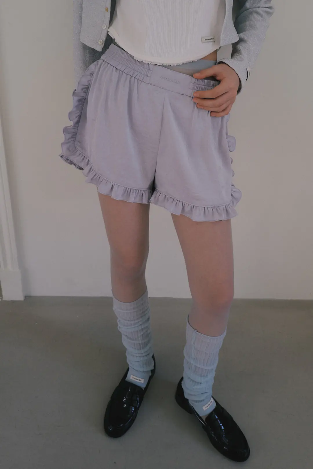 오버듀플레어 FRILL SATIN SHORTS_GREY 상품 이미지 2