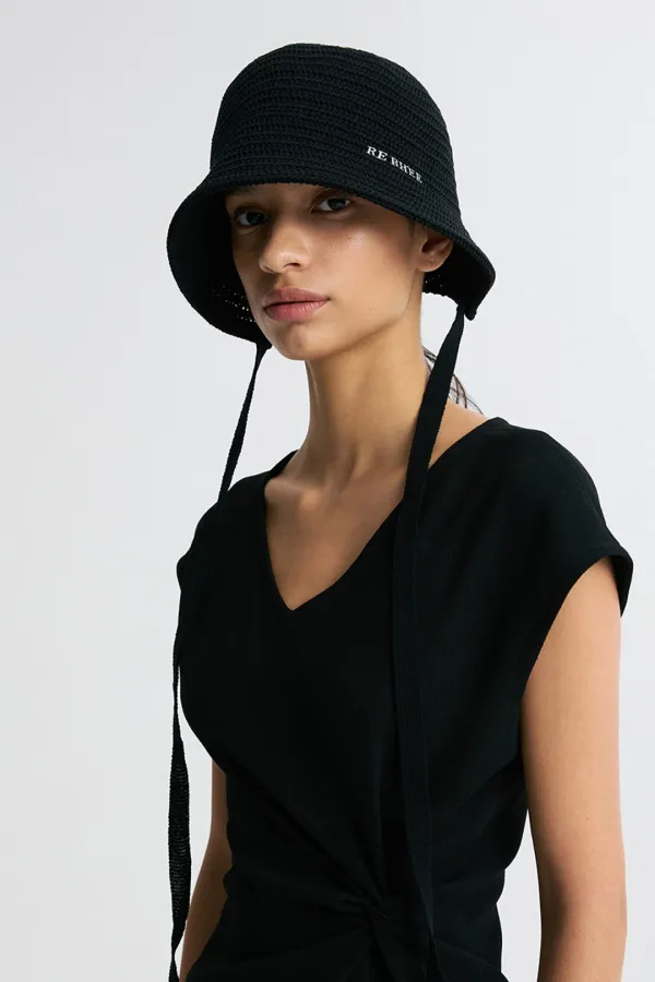 DETACHABLE STRAP CROCHET BUCKET HAT BLACK