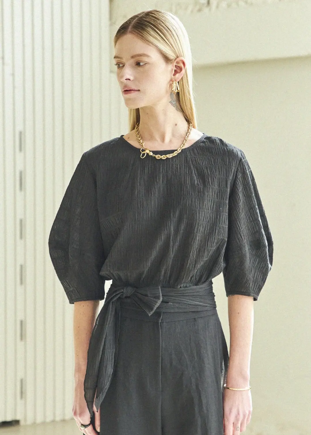 메종드이네스 WAIST RIBBON TIE BLOUSE_BLACK 상품 이미지 2