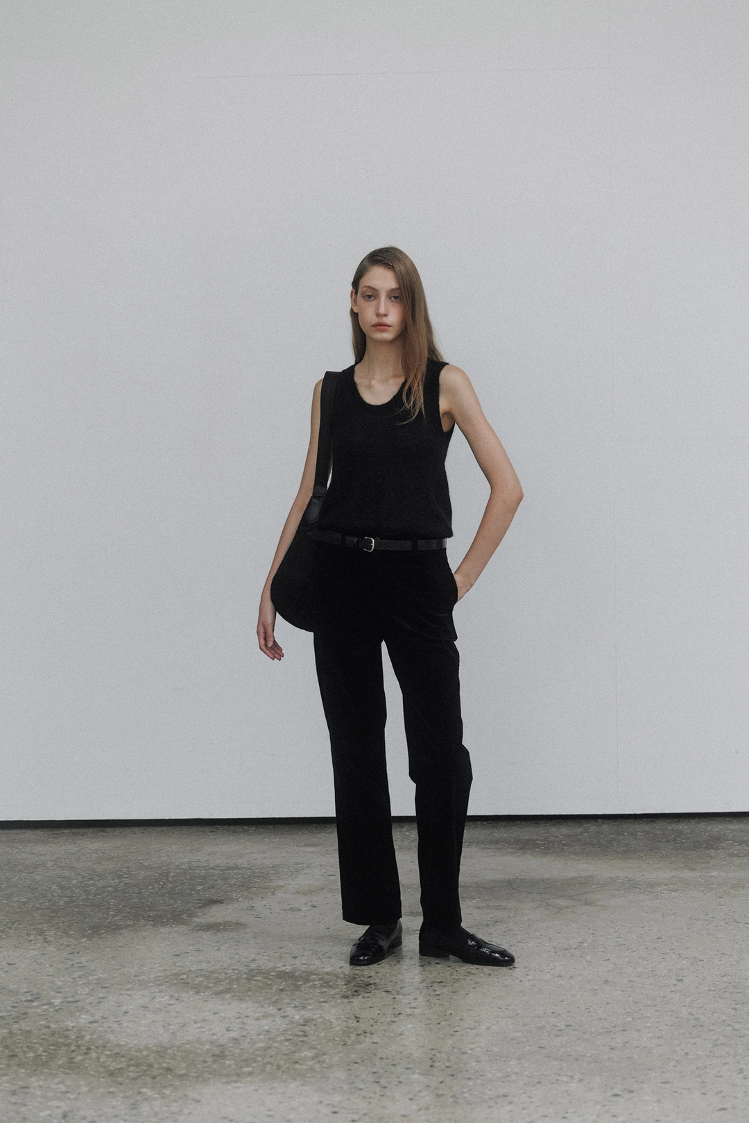 낫띵리튼 Carol u-neck vest (Black) 상품 이미지 2