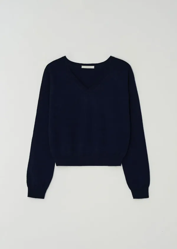 merino wool V-neck knit top-navy