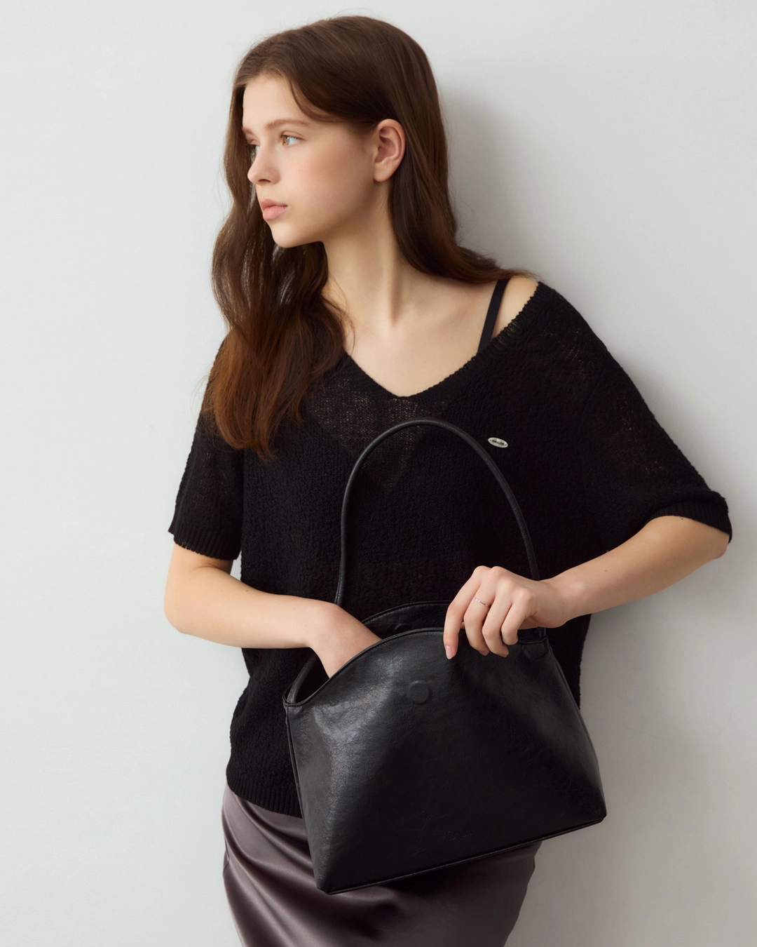 어다울 Ake soft flip shoulder bag - black 상품 이미지 2