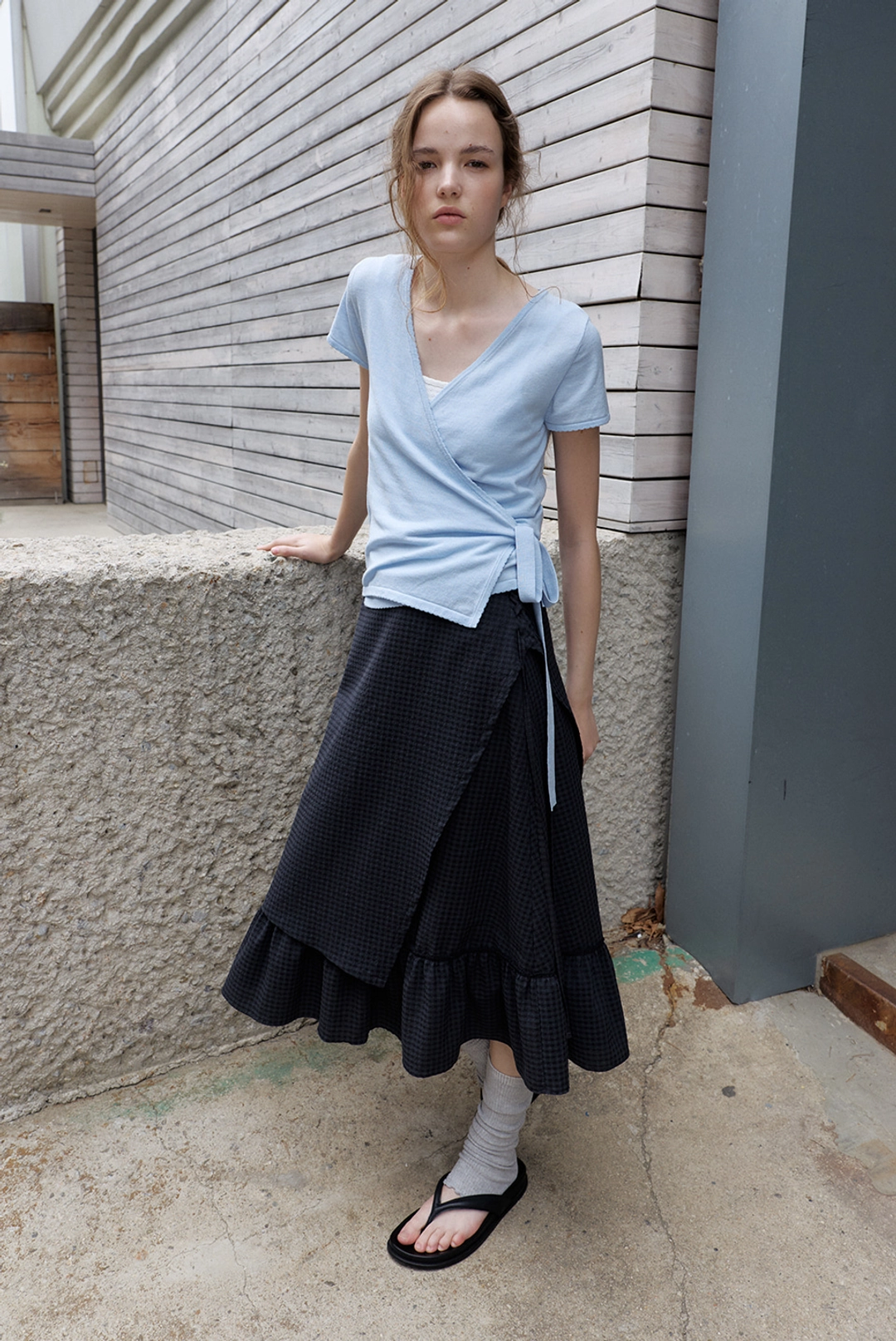 브렌다 브렌든 wrap knit top - sky 상품 이미지 2