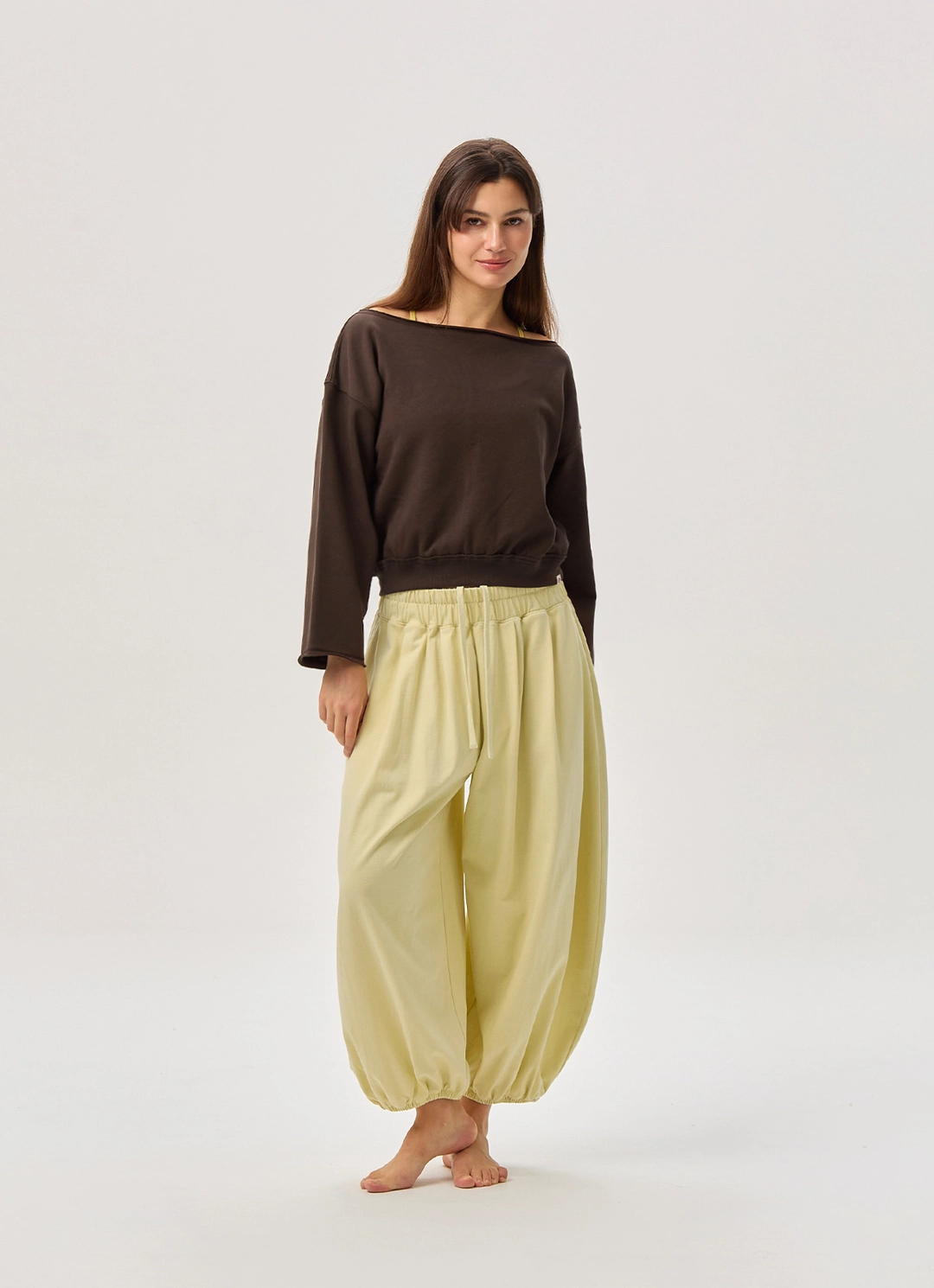 부디무드라 Off-shoulder sweat top_Coffee Bean 상품 이미지 1