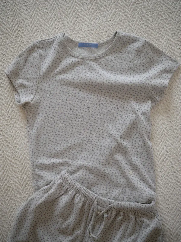 Floral jacquard t-shirt  *( 2 colors )