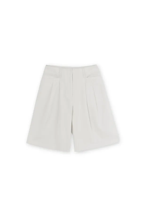 W Two Tuck Half Pants, White