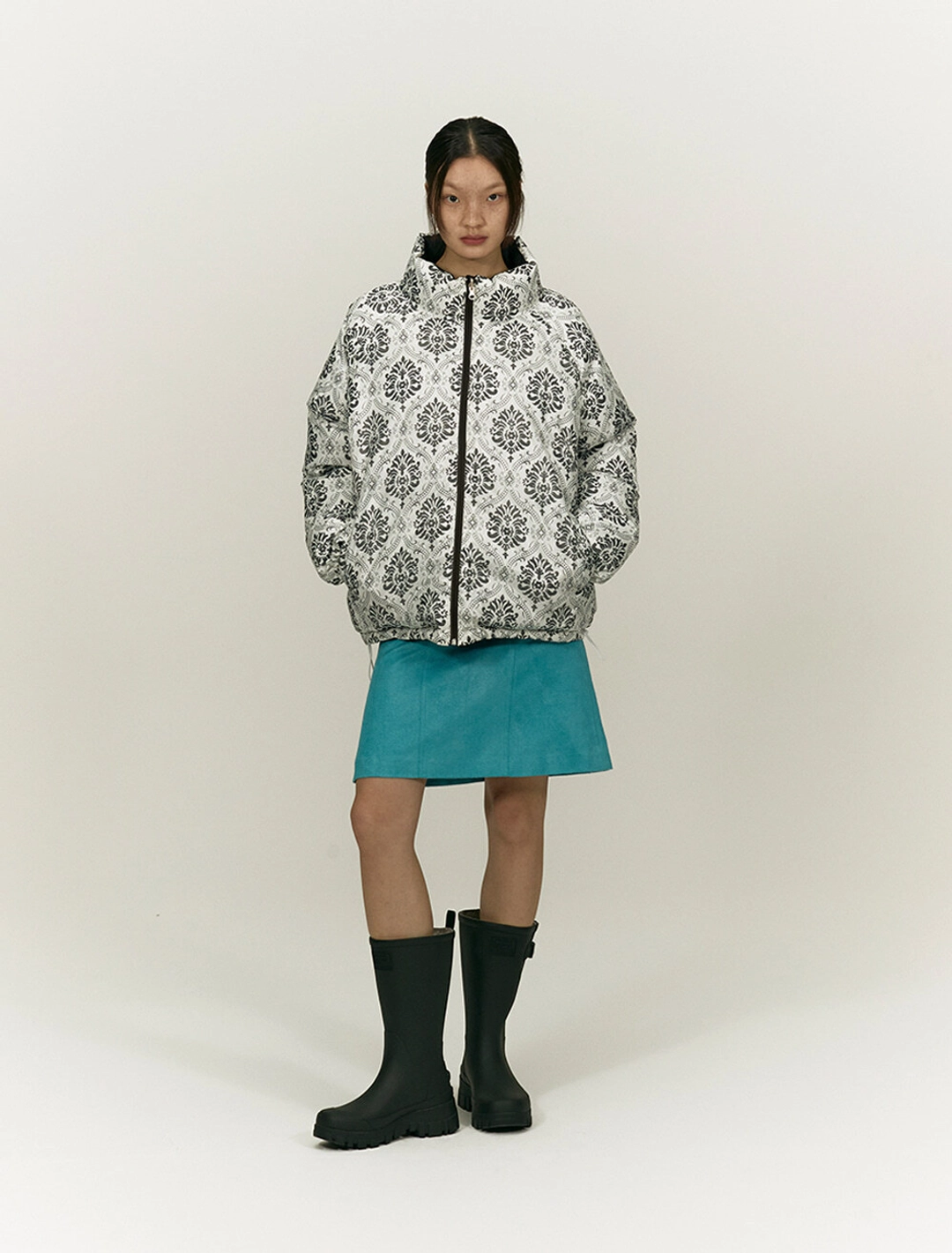 솔티페블 DAMASK PATTERN REVERSIBLE DOWN JUMPER [BLACK] 상품 이미지 1