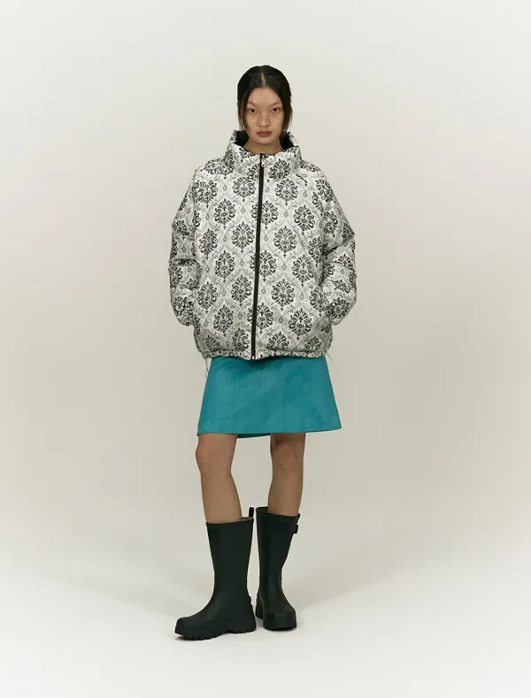 DAMASK PATTERN REVERSIBLE DOWN JUMPER [BLACK]