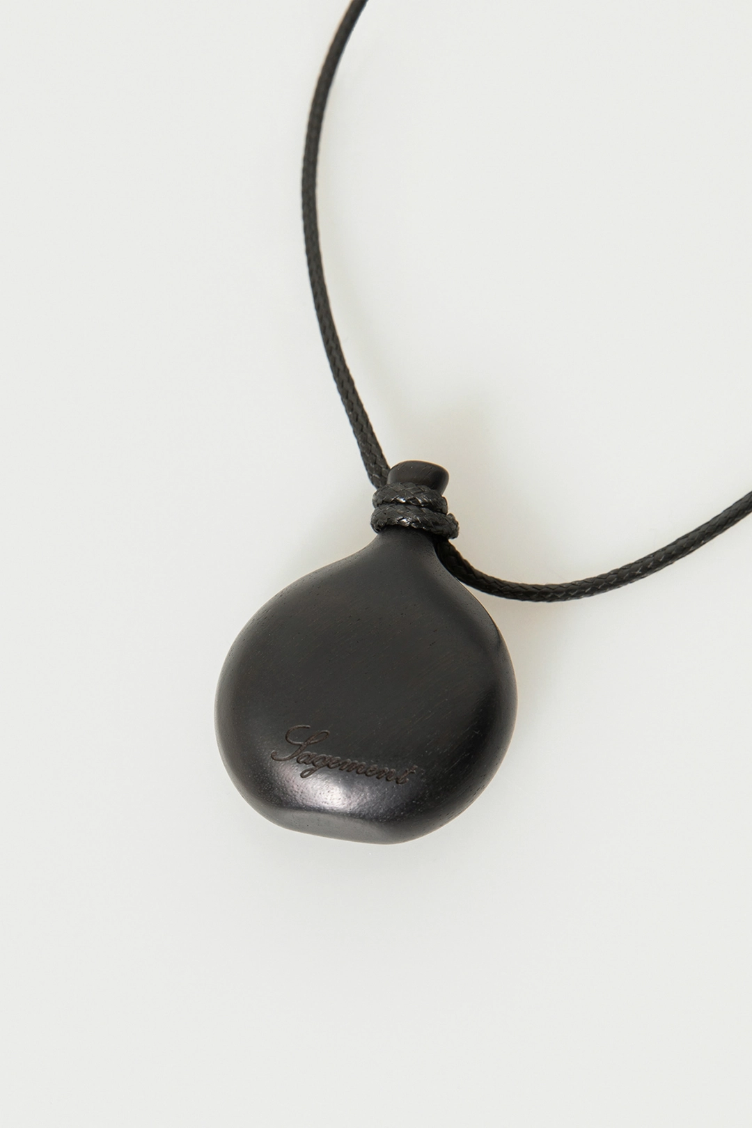 세이지먼트 [당일출고] AMULET ENGRAVED WOOD NECKLACE_BLACK 상품 이미지 1
