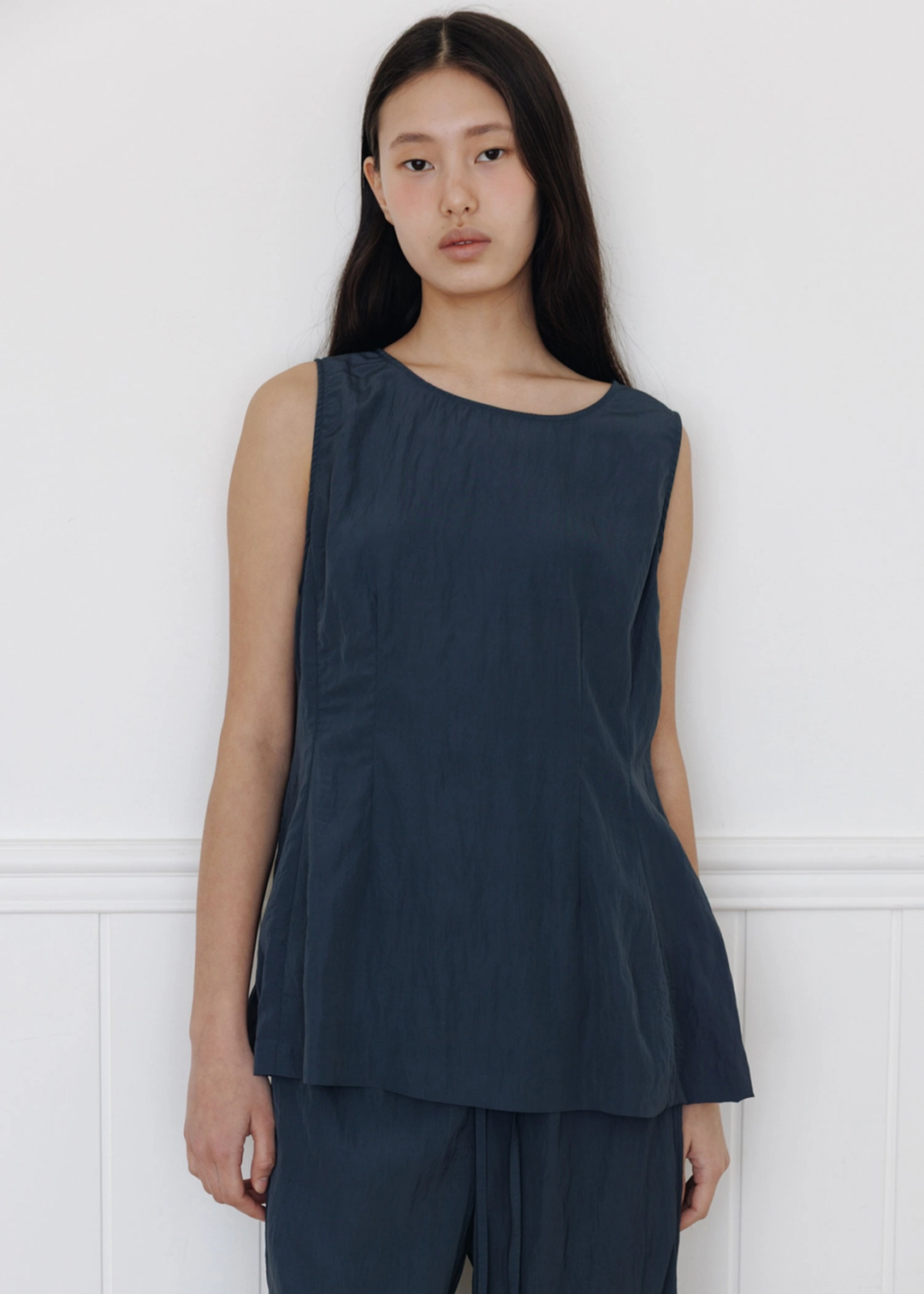 더라이 [2차] Line Sleeveless Blouse(Charcoal) 상품 이미지 2