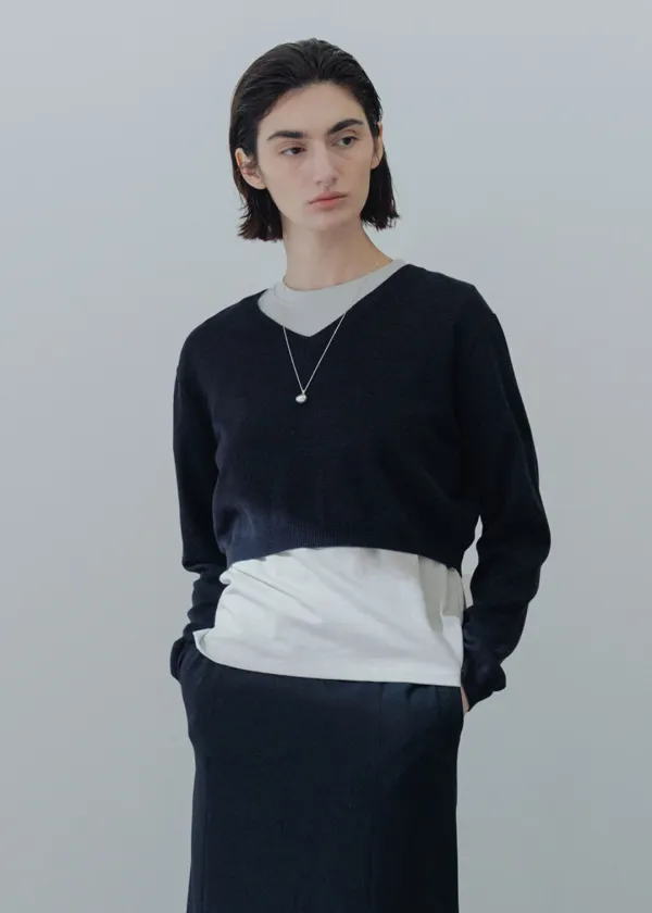 Crop v-neck knit (black)