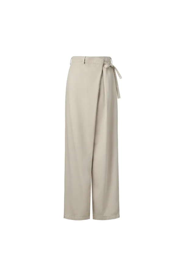 GARMENT-DYED SOFT DENIM WRAP TROUSERS [BEIGE]