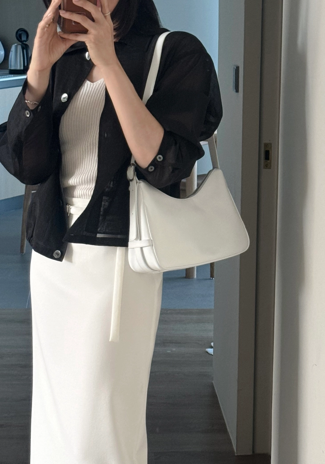 엘로주 Nora Hobo Mini Bag (White) 상품 이미지 2