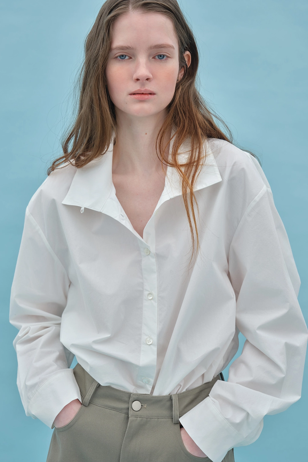더라우스트 프렌치 하이넥 셔츠 WHITE 상품 이미지 2