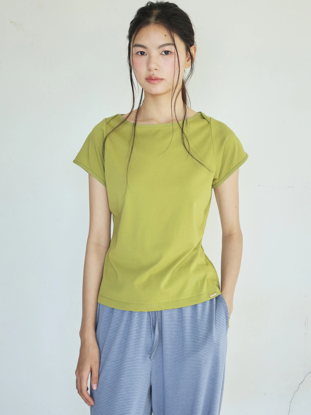 포에브 Solid Boat-neck T-Shirt - Olive Green 상품 이미지 2
