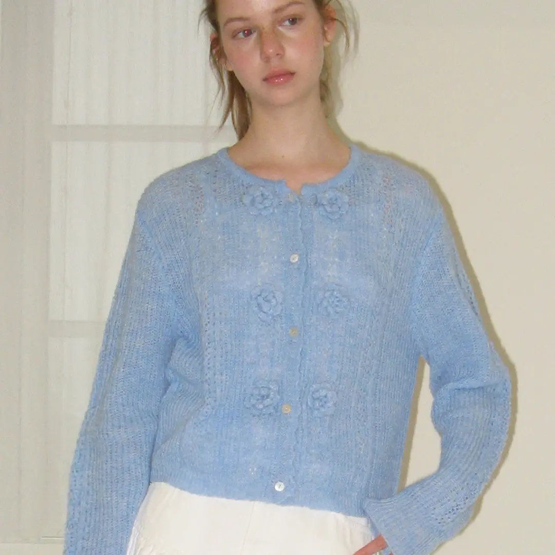 론론 HANDMADE FLOWER SCOTCH KNIT CARDIGAN SOFT BLUE 상품 이미지 2