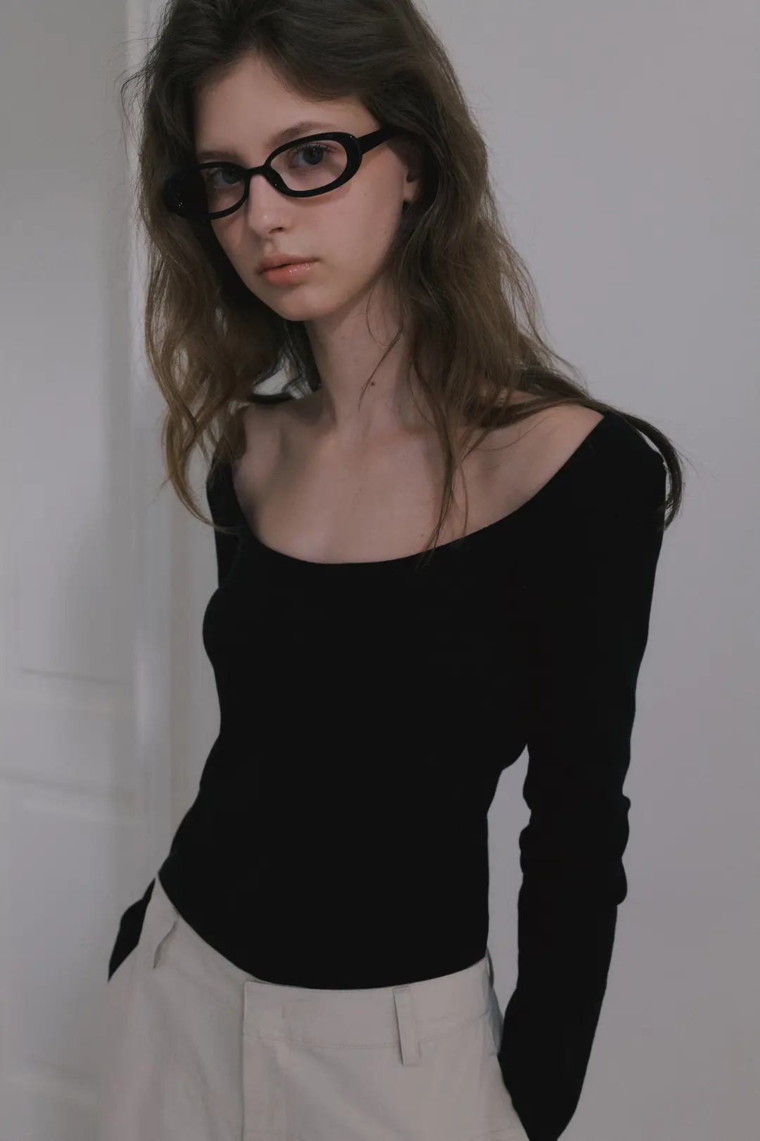 오버듀플레어 SCOOP NECK T-SHIRT_BLACK 상품 이미지 2