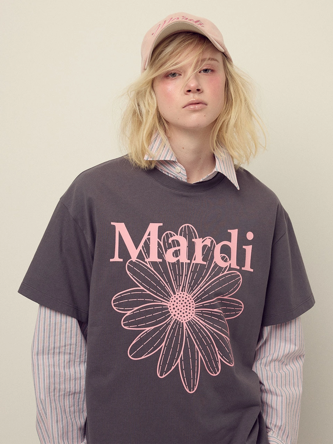 마르디 메크르디 UNISEX TSHIRT FLOWERMARDI_CHARCOAL PINK 상품 이미지 2