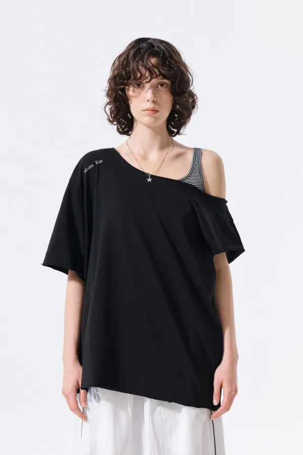 ASYMMETRIC OFF SHOULDER TOP IN BLACK